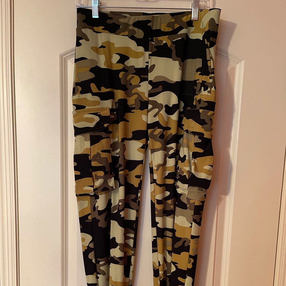 Norma kamali Cargo Pants in size small